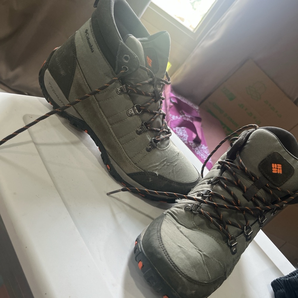 Columbia Men's Black and Gray Hiking Boots